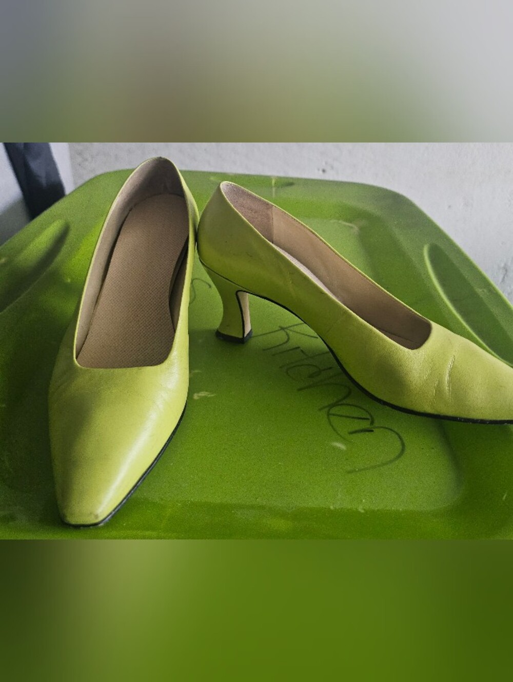 Women's Lime Green Mid Heel Pumps - Classic Pointed Toe